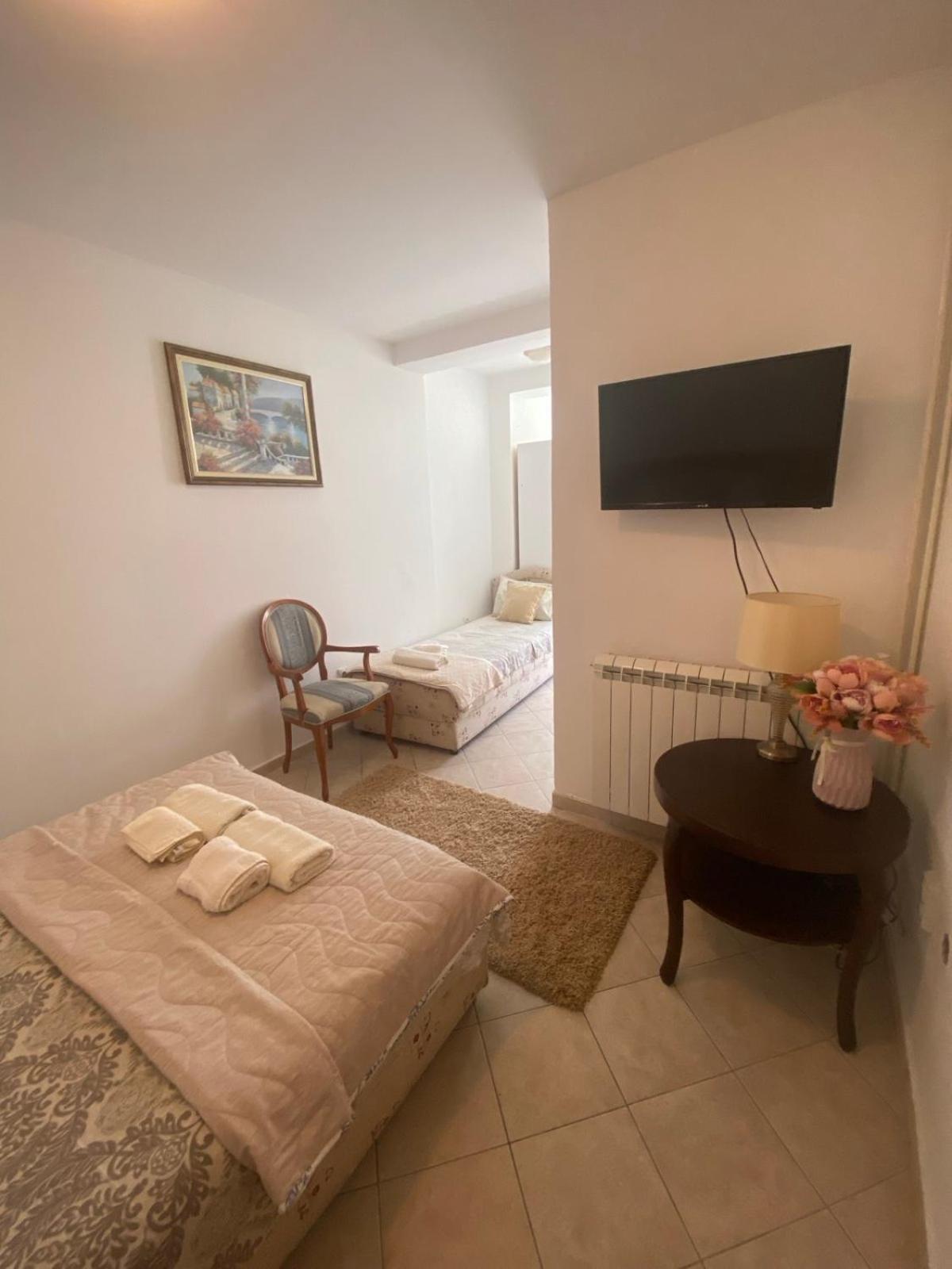 Miomir Perazic Apartments Petrovac Εξωτερικό φωτογραφία