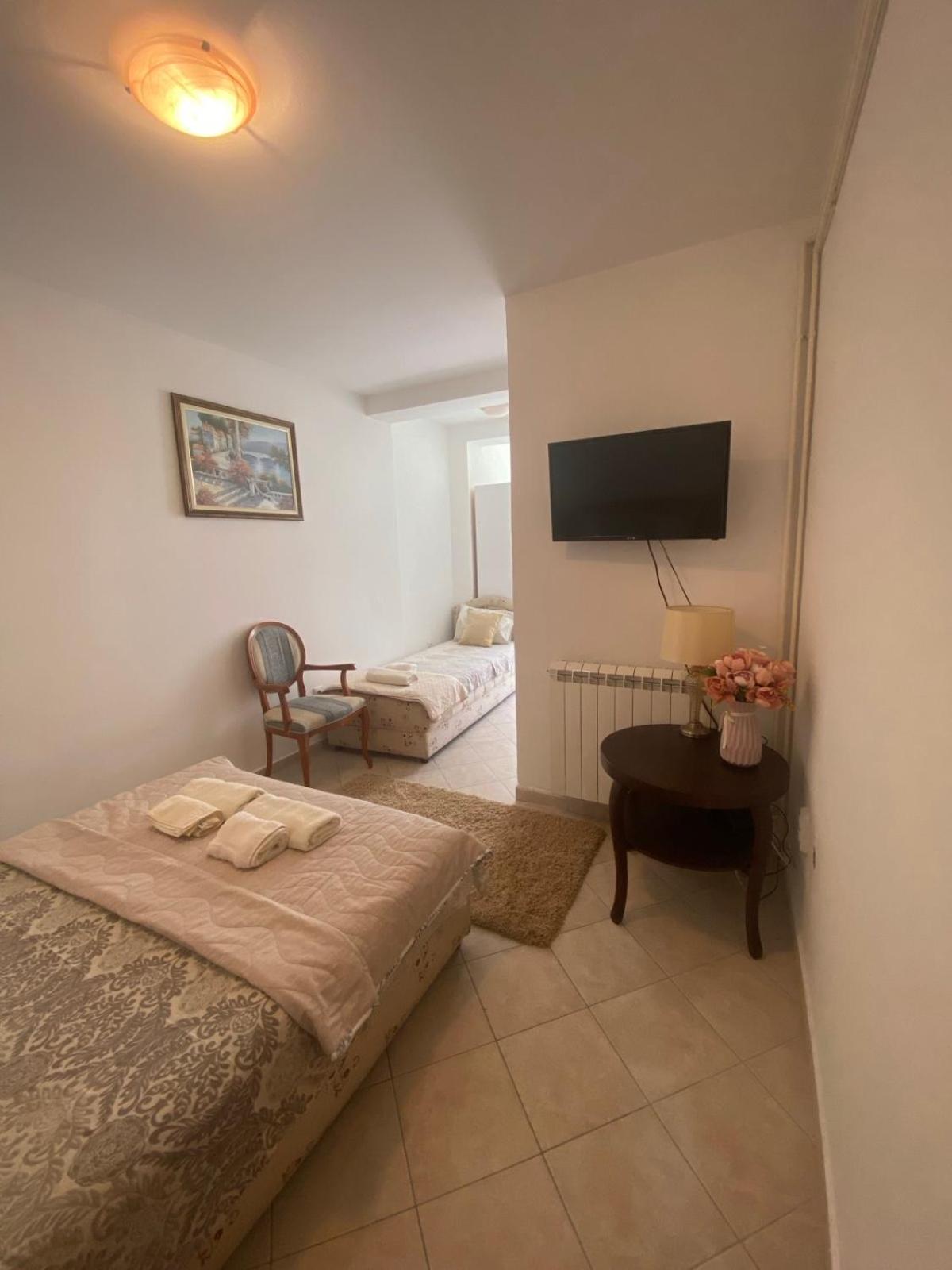 Miomir Perazic Apartments Petrovac Εξωτερικό φωτογραφία