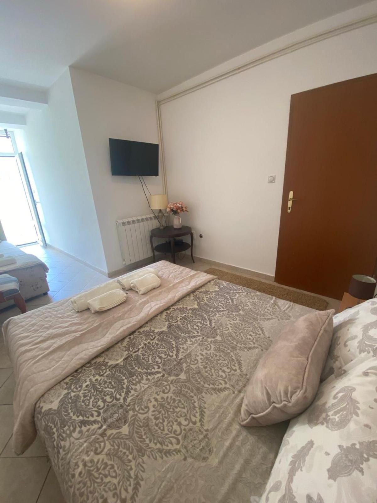 Miomir Perazic Apartments Petrovac Εξωτερικό φωτογραφία