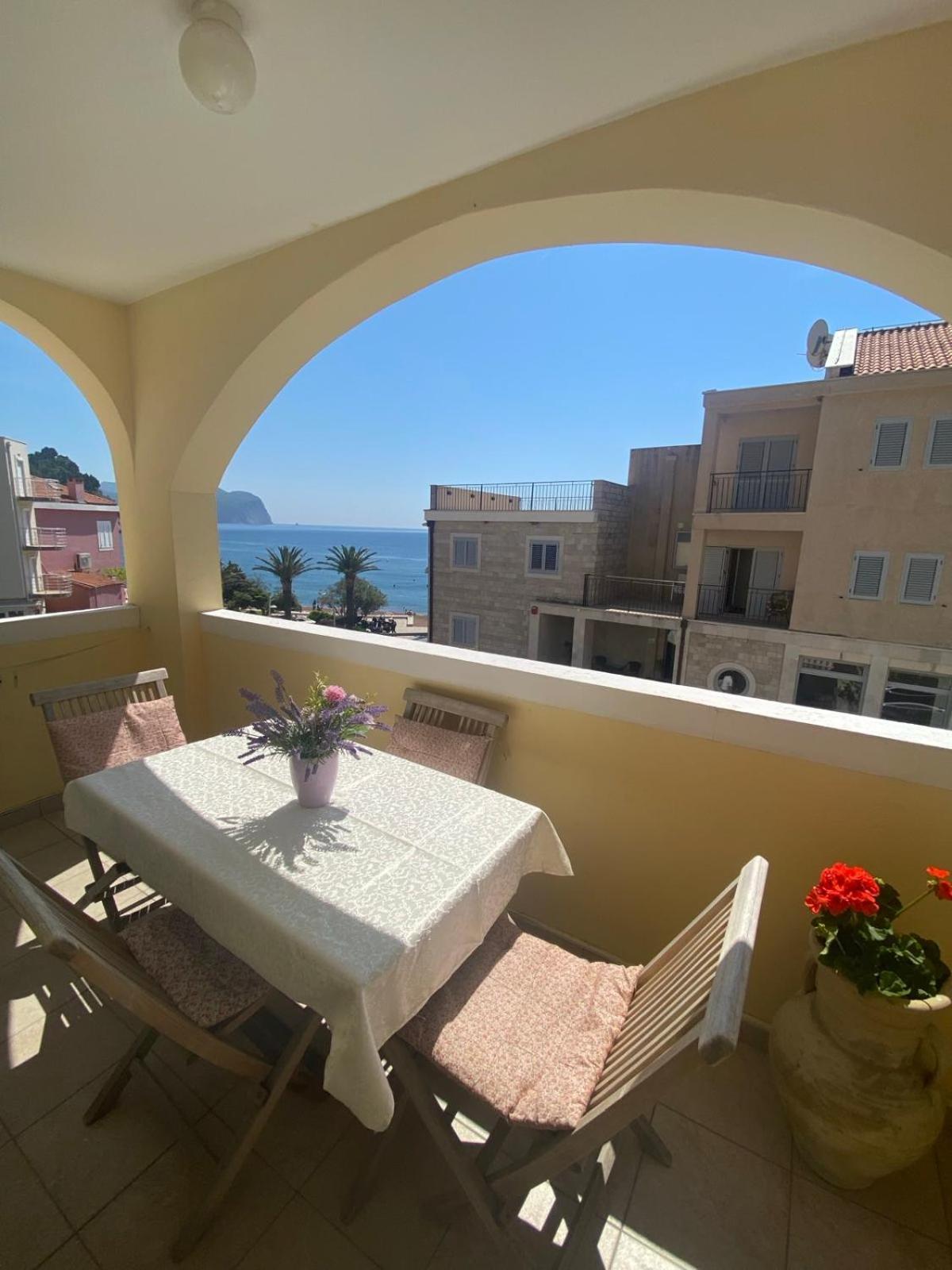 Miomir Perazic Apartments Petrovac Εξωτερικό φωτογραφία